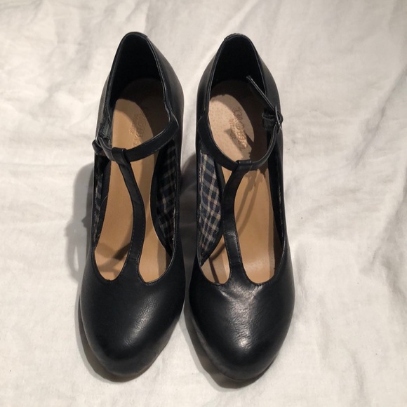 Crown Vintage Block Heels - Picture 2 of 6